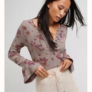 NWOT Free people layer me floral Henley size M